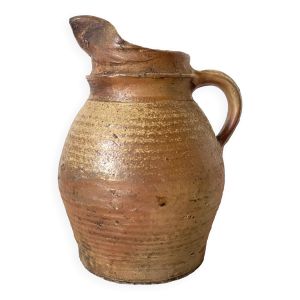 Pichet en terre cuite ancien