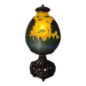Lampe fer forgé  avec superbe abat jour Emile Galle art nouveau  degagé a l acide en multi couche