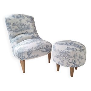 Fauteuil crapaud et son repose pied en toile de Jouy bleu