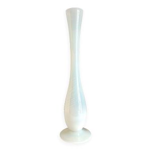 Vase, soliflore en opaline blanche