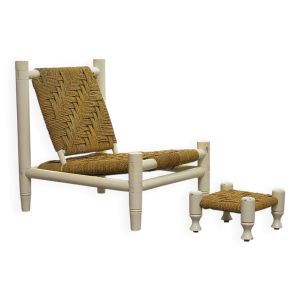 Fauteuil et tabouret bas en osier blanc et chêne de style Charlotte Perriand