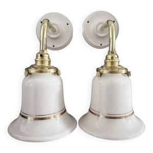Paire d’appliques murales en opaline blanche et céramique