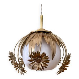 Suspension en métal doré et globe opaline ancien