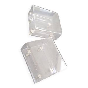 Table basse en plexiglas sur roulettes