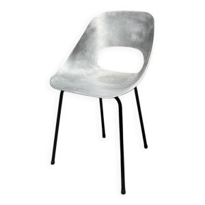 Chaise « tulipe » par Pierre Guariche