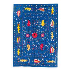 Tapis kilim suzani bleu nuit à motifs brodés