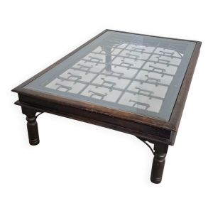 Table basse brutaliste française, fer forgé, berger avec chien et son troupeau, années 1970, plateau en verre transparent