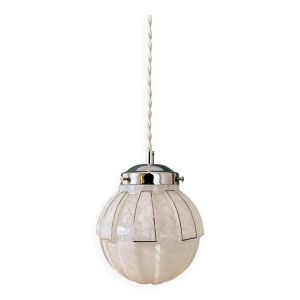 Suspension globe vintage art déco en verre de Clichy blanc et argent