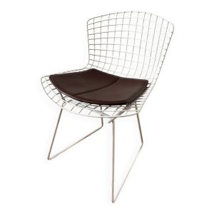 Chaise Wire design Harry Bertoia Blanche avec coussin en cuir
