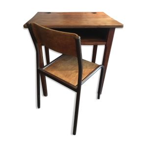 Pupitre d'écolier et sa chaise