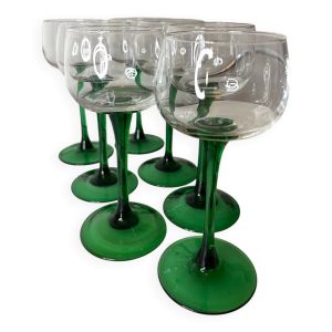 Lot de 7 verres à vin d’Alsace anciens, pied vert emblématique