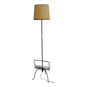 lampadaire en fer forgé vintage avec porte revues 1960