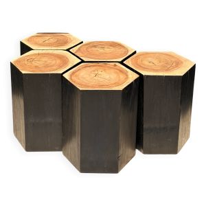 Ensemble de 5 stools hexagonaux en suar bicolore formant mobilier d'appoint
