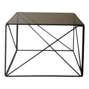 Table basse isocèle en métal filaire et en verre fumé noir, Max Sauze design 1970