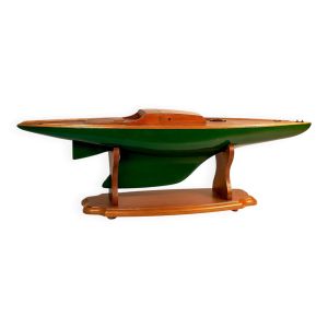 Maquette demi-coque du voilier Pen Duick VI — Éric Tabarly