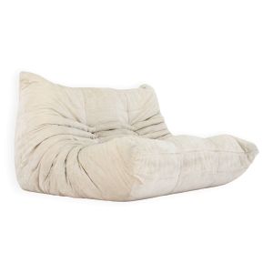 Canapé 2 places Togo en velours beige Ligne Roset par Michel Ducaroy, années 1980
