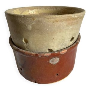 2 anciens moules/pots à faisselle