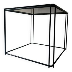 table basse en métal filaire et verre fumé noir, design 1970