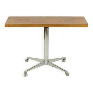 Table basse vintage avec plateau en bois et roulettes chromées, 90 cm