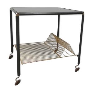 Table basse vintage sur roulettes avec porte-bagages