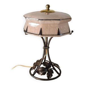 Lampe fer forgé style brandt muller art deco  avec abat jour verre clichy rose et dorure 27x21