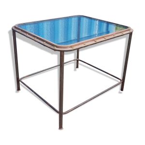 Table avec ancien hublot de bateau en  laiton avec piètement en fer / 100 x 85 x 76 cm
