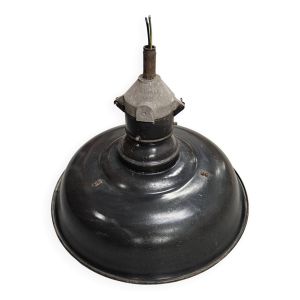 Suspension industrielle en tôle émaillée noire et blanche