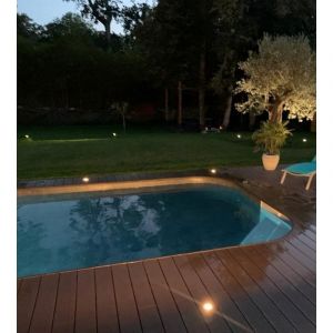 Spot encastrable carr&eacute; pour abords de piscine &agrave; douille gu5.3