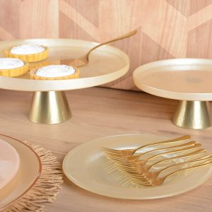Plat a gateaux vanille sur pied dore h28
