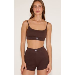 PrettyLittleThing Short de pyjama style boxer tonal chocolat à emblème satiné, Chocolat - Taille M