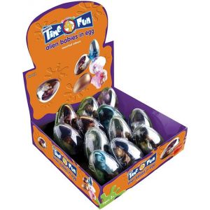 Assortiment b&eacute;b&eacute; extraterrestre dans l'oeuf