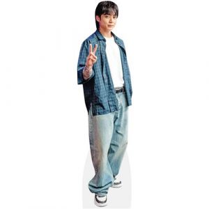 CELEBRITY CUTOUTS Figurine en carton Jungkook en tenue casual chanteur BTS- taille r&eacute;elle