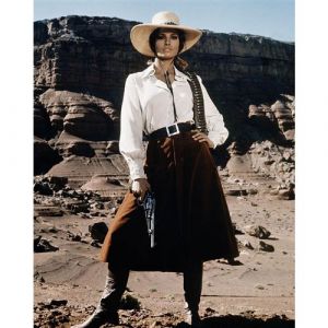 Fabulous Poster Femme cowboy western revolver (61x115cm)