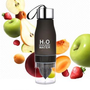 Bouteille d&eacute;tox avec infuseur de fruits - 650ml - Noire