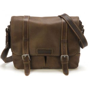Sac besace &agrave; rabat cuir homme ch&acirc;taigne Arthur & Aston