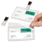 3L Lot de 10 badges auto-adhésifs en polypropylène pré-perforés avec clips 104 x 74 mm