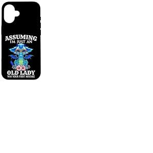 Assuming I'm Just an Old Lady Was Your First Mistake Dragon Coque pour iPhone 16