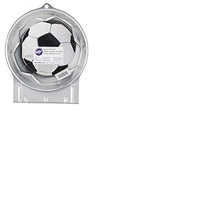 Wilton Moule à Gâteau Ballon de Football 3D, Moule en Aluminium pour Décorations de Fête de Football Anniversaires Enfant - 30 x 20 x 7,5 cm