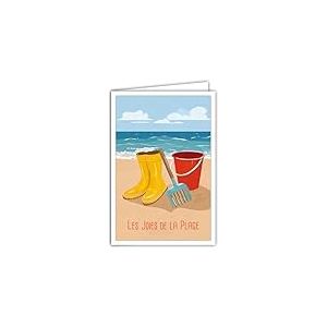Carte postale Les Joies de la Plage Bottes Jaunes Ch&acirc;teau de Sable R&acirc;teau Seau Mer Oc&eacute;an C&ocirc;te Fran&ccedil;aise ou Belge - Avec Enveloppe Blanche 12x17cm -Fabriqu&eacute; en France -Illustration mini poster affiche
