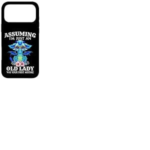 Assuming I'm Just an Old Lady Was Your First Mistake Dragon Coque pour iPhone 17 Pro Max
