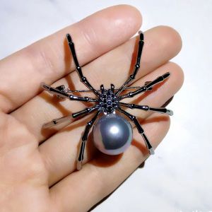 Broche créative araignée noire et blanche exagérée pour hommes et femmes, vêtements de fête,