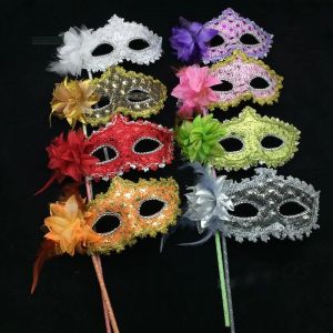 Masque de mascarade vénitien avec bâton de maintien pour femmes, masques de Mardi Gras en plumes,