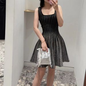 Robe amincissante &agrave; la taille avec jupe &agrave; bretelles &agrave; rayures verticales, jupe courte de style r&eacute;tro