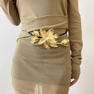 Femmes de luxe Design de mode métal tulipe fleur ceinture chaîne jupe pantalon robe jean manteau