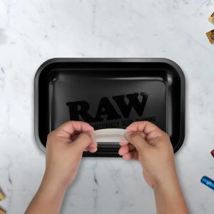 Plateau roulant pour cigarettes Murder'd noir mat RAW