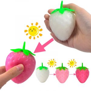 Boule Anti-Stress pour enfants, simulation de fraise qui change de couleur, jouets de décompression