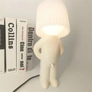 Table créative petit livre lumières petit garçon coquin veilleuse homme timide lampe pour enfants