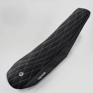 Housse de selle Fantic 50M, 50E, XM, XE 50 (depuis 2017) Gencod Evo II blanche (simili Alcantara)