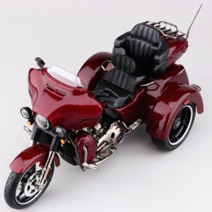 Moto miniature 1/12e Harley Davidson CVO Tri-glide Ultra bordeaux Maisto