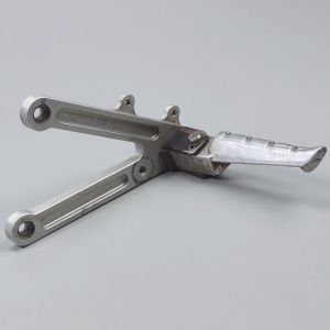 Platine repose pied avant gauche Peugeot XR6 et MH RX 50 (2002 - 2014)